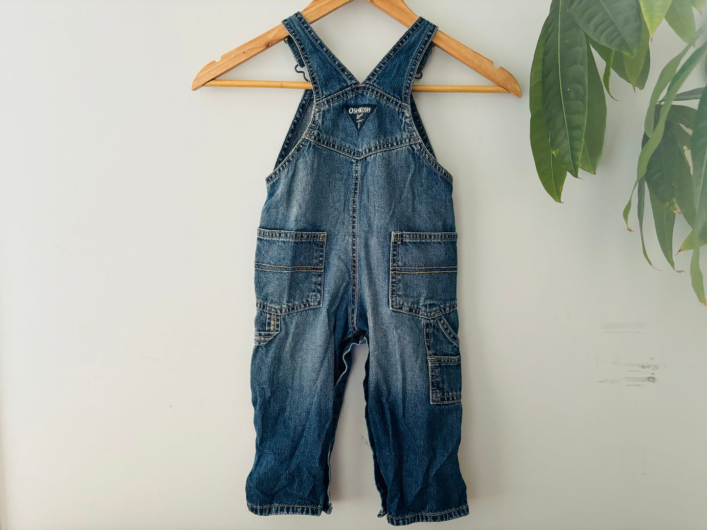 The Classic Oshkosh (Size 18m)