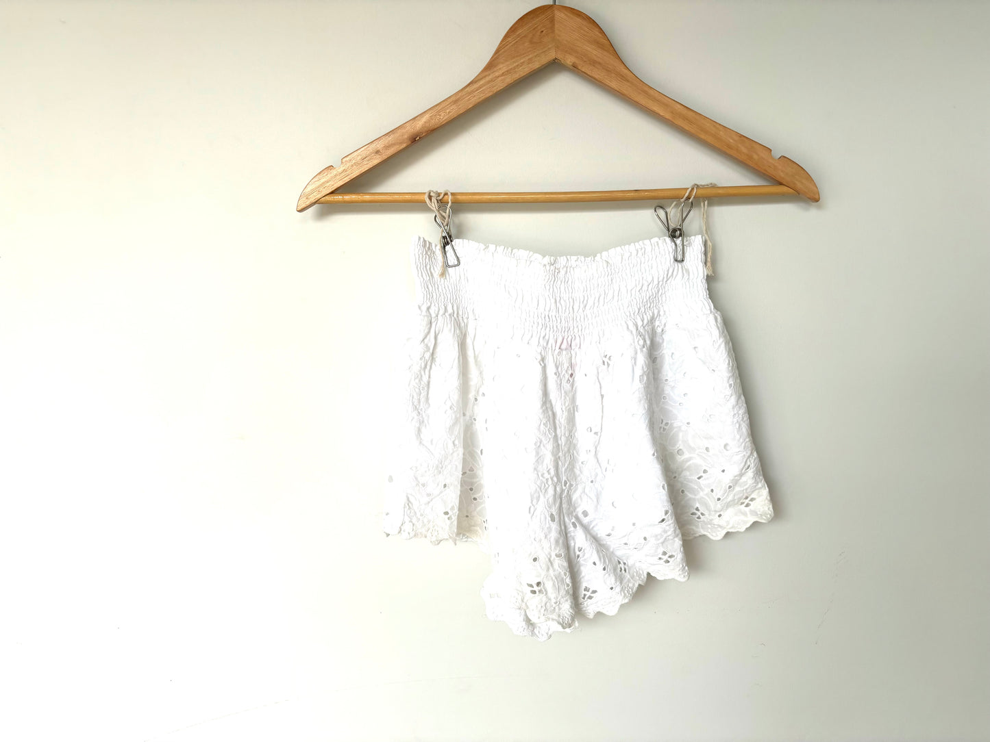 The White Short (Size 8)