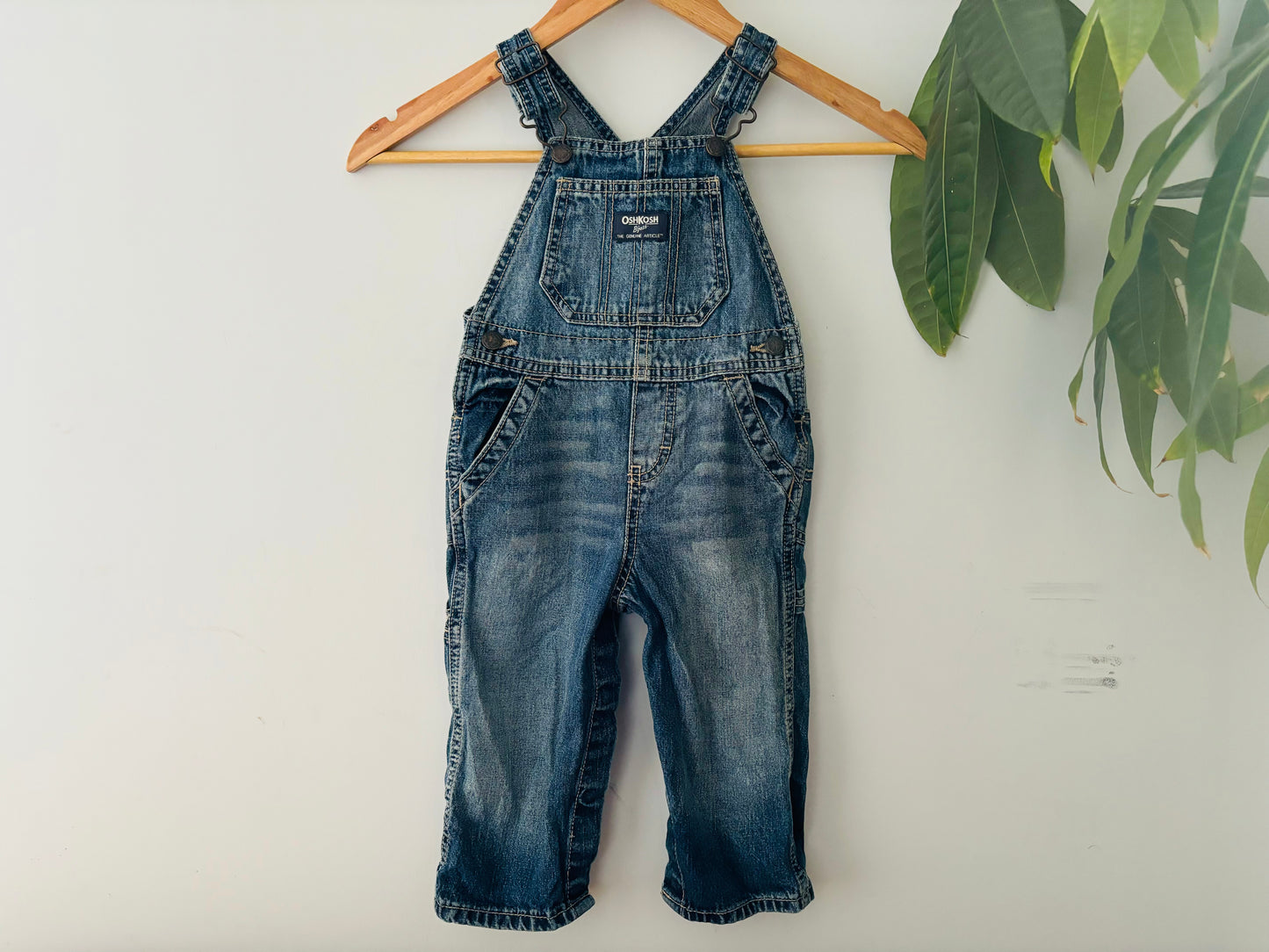 The Classic Oshkosh (Size 18m)