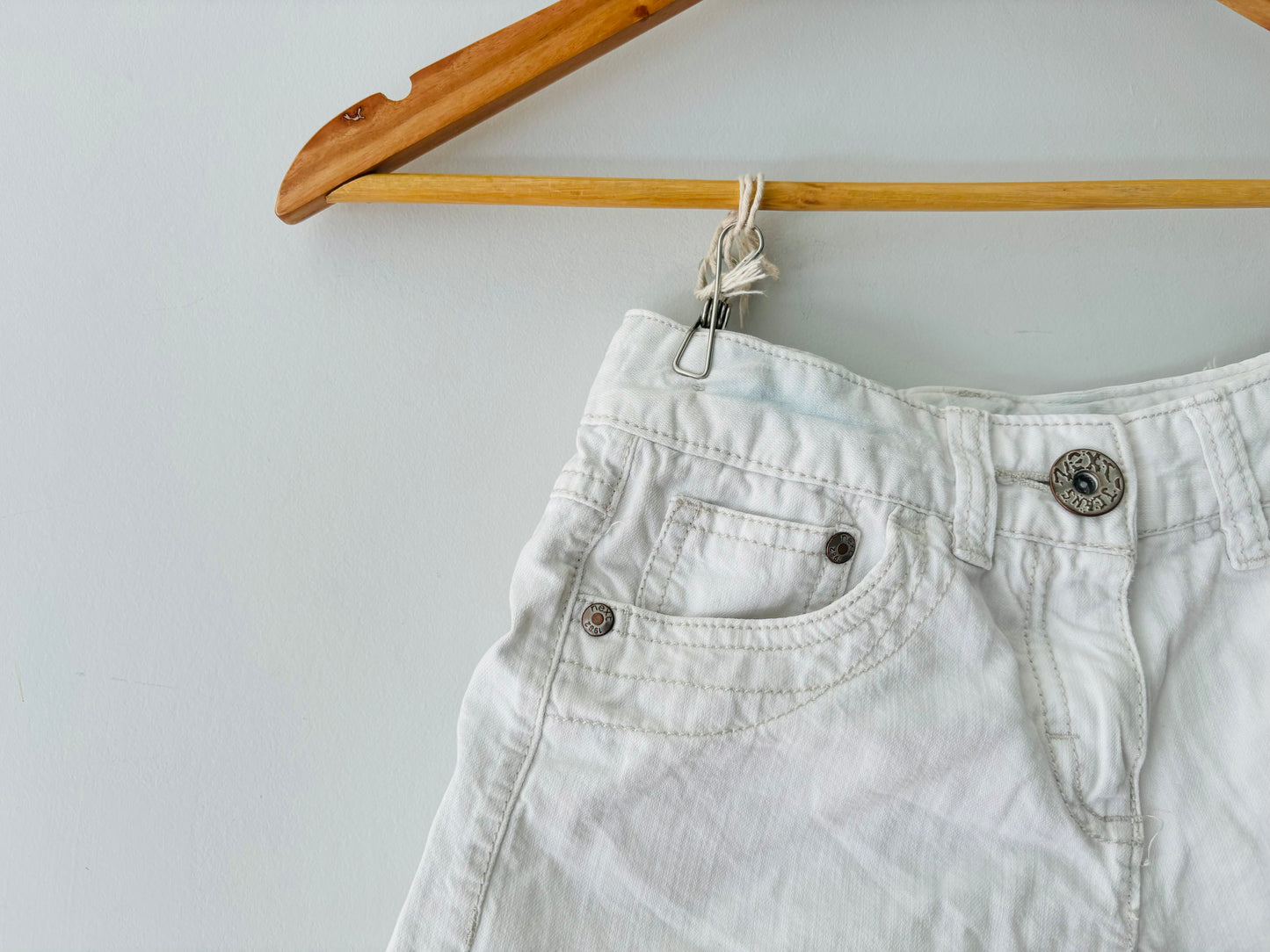 The Plain White Short (Size 7)