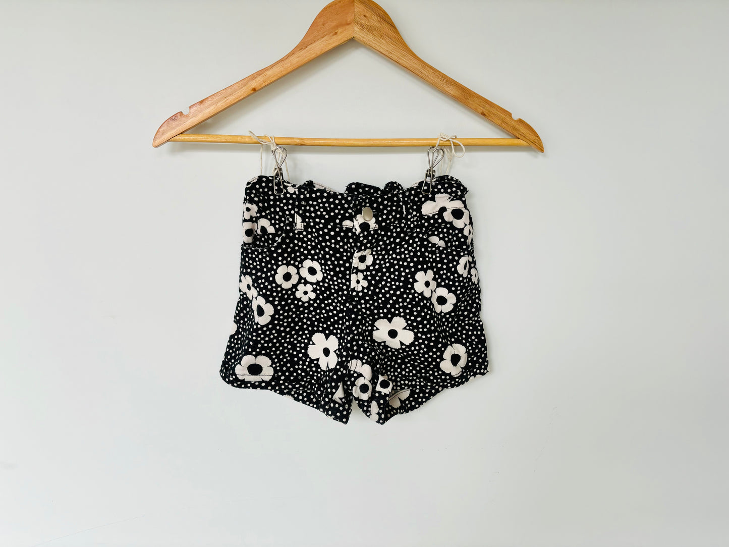 The B&W Flower Short (Size 10)